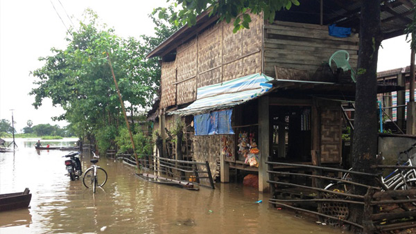 ミャンマー南東部水害被災者支援2013