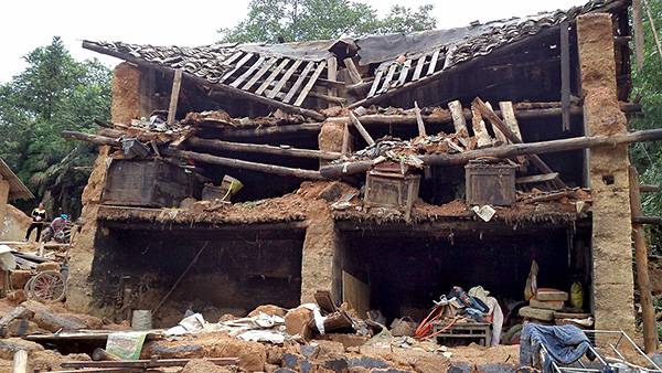 火徳紅鎮 李家山村の被災した家屋 ©SVA