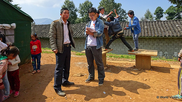 中国雲南省地震被災者支援2014 スタッフによる先生への聞き取り調査