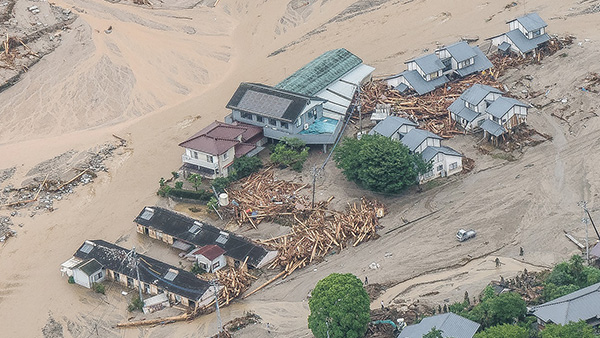 7日に上空のヘリから撮影した被災地朝倉地区 ©PWJ/CF/A-PAD Japan