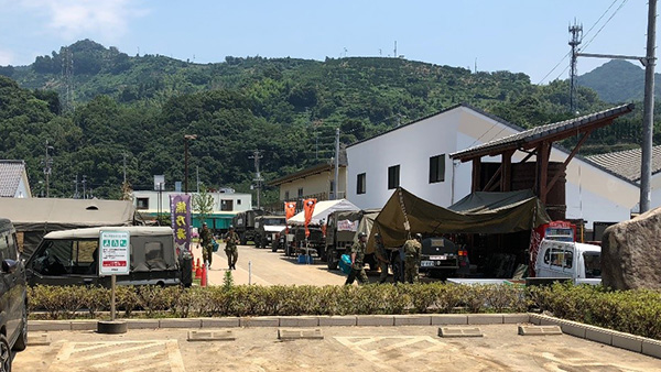 32. Bath Services for affected people by Self-Defense Force in front of Uwajima Public Hall/ Uwajima Ehime, 15th July, 2018 ©JPF