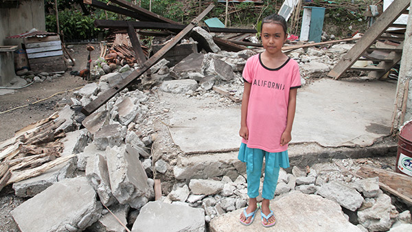 A girl standing her destroyed house by the earthquake /12 October, 2018 ©Lewis Inman/Arete Stories/DEC