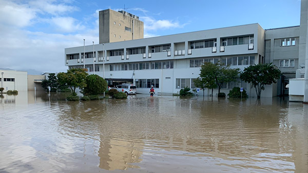 JPF加盟NGOの PWJが調査と救助のために向かった長野市のリハビリセンター 10月13日 ©PWJ　※JPF助成事業ではありません