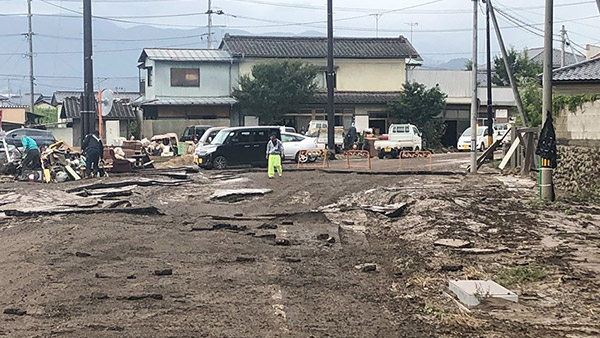 福島県伊達市梁川地区で、JPFとJVOADによる合同の被災状況調査。床上浸水被害の状況や、重機の必要性などを確認 10月14日 ©JPF