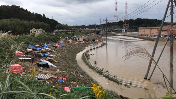 The area near the Mito-Kita Interchange is still submerged in water ©JPF