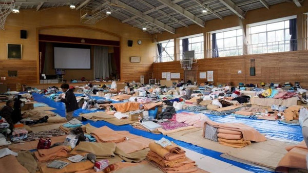 避難所となっている長野市の小学校の体育館の様子 ©SVA