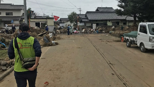 JPF staff assessing damages in Saku City, Nagano  Prefecture ©JPF ©JPF