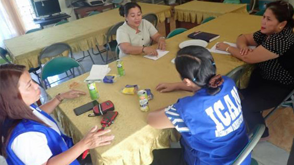 ICAN staff interviewing elementary school teachers for their needs ©ICAN