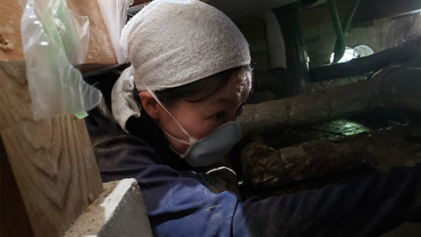 Mud removal from a flooded home in Asahi, Takayama ©Vnet