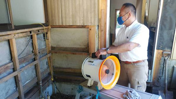 Drying walls to prevent termite damage ©Vnet