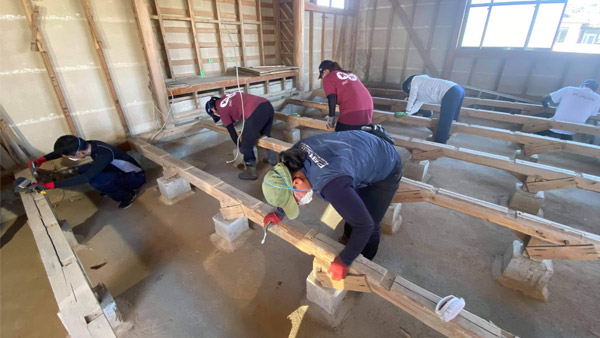 Preliminary work for renovation of community center ©Megumi Japan